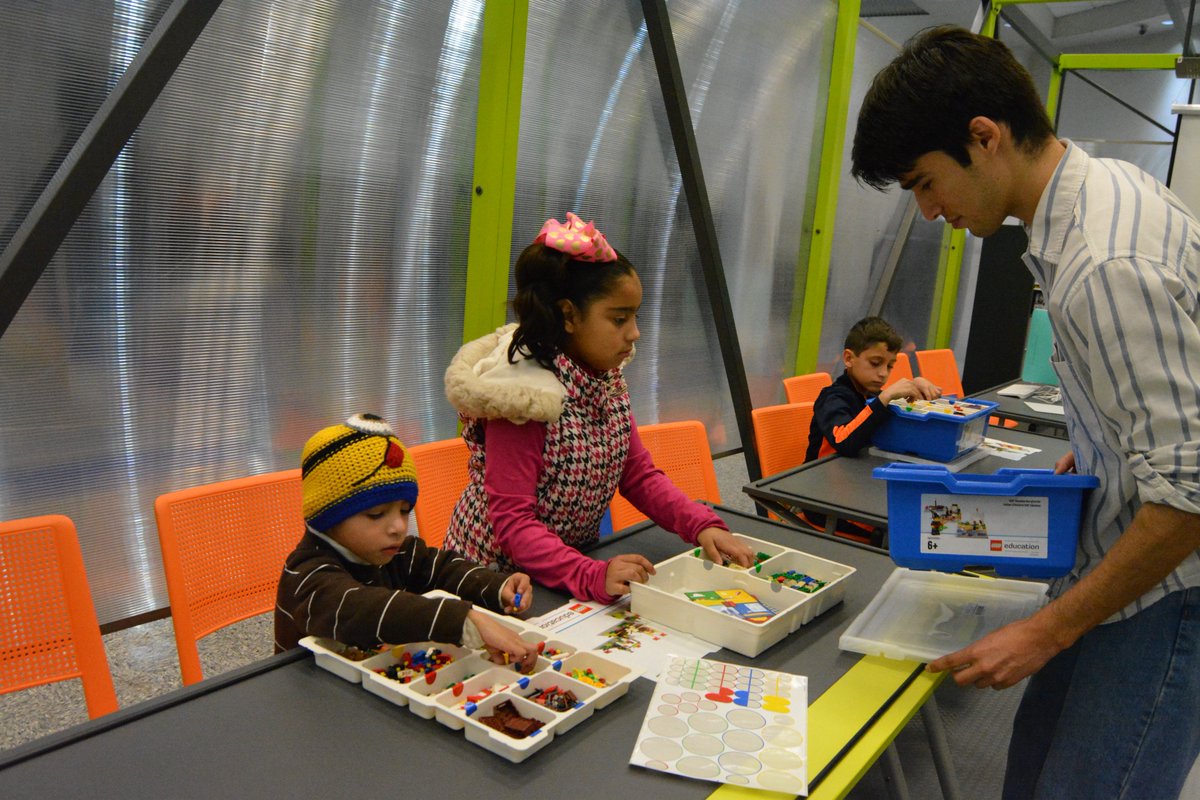 FundacionPapeAC's tweet photo. Les recordamos que el día de mañana al terminar la función de Cine Kids se ofrecerá un taller con material didáctico LEGO en el Hábitat de la Ciencia a todos los niños que nos acompañen. 👦👧🧑Ven y disfruta de nuestros sábados familiares. 🔬#Monclova #BiblioPape https://t.co/IH5cSitfgB