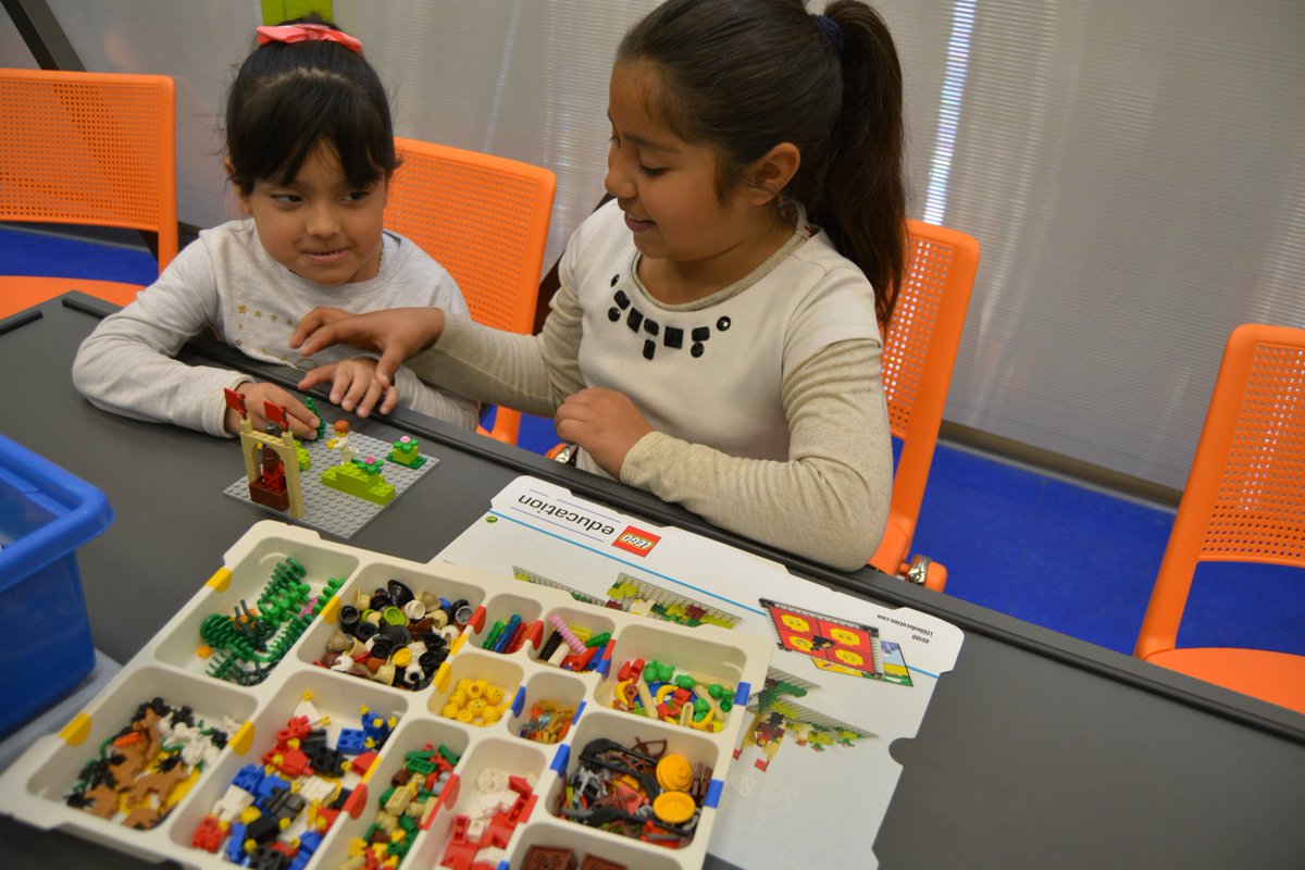 FundacionPapeAC's tweet photo. Les recordamos que el día de mañana al terminar la función de Cine Kids se ofrecerá un taller con material didáctico LEGO en el Hábitat de la Ciencia a todos los niños que nos acompañen. 👦👧🧑Ven y disfruta de nuestros sábados familiares. 🔬#Monclova #BiblioPape https://t.co/IH5cSitfgB