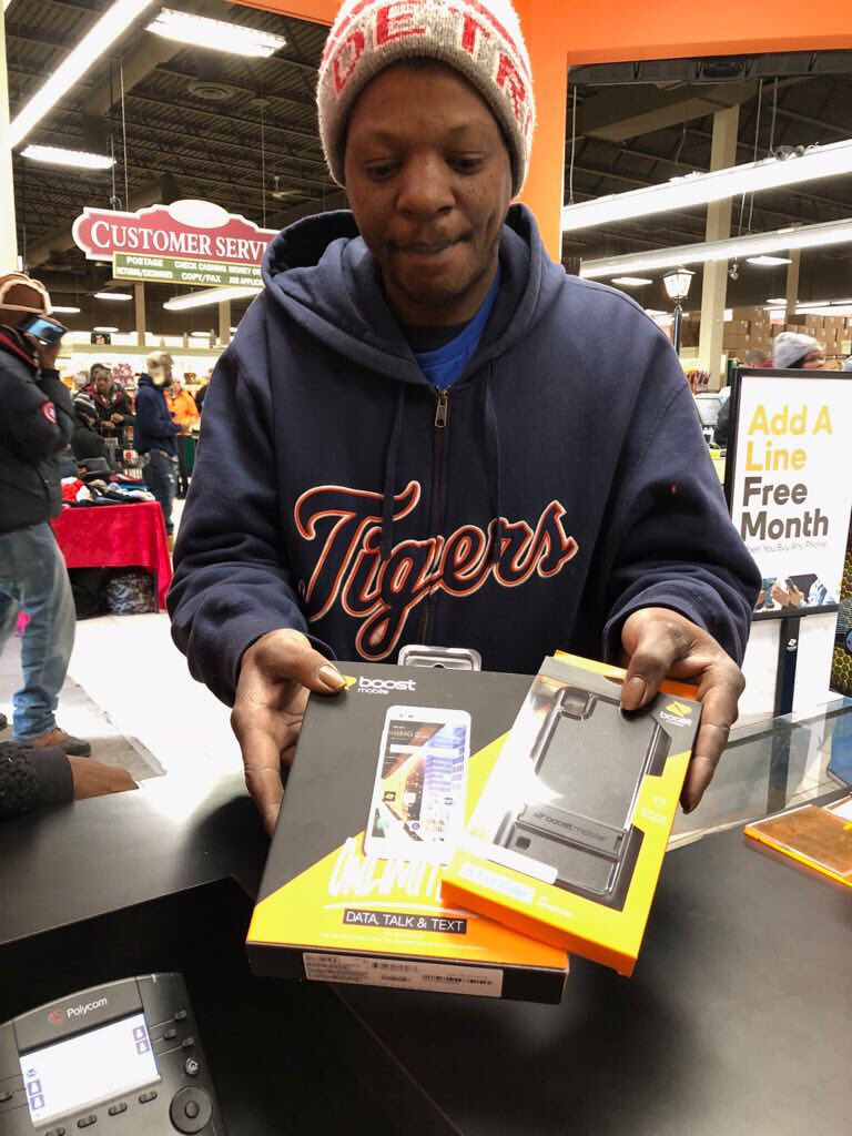 mywirelessusa's tweet photo. Make the switch! Today come in to any @mywirelessusa location we love and appreciate all of our customers @mwsneil @Hanaee1 @mwsmarv @mws_ryan @mwsjose @mwsjulio https://t.co/orwQMAUbZL