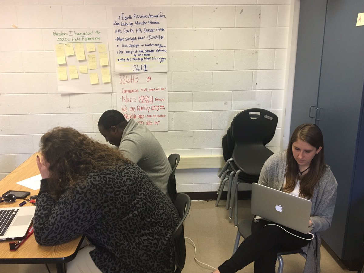 morganmaier8's tweet photo. A lot of geniuses in this classroom at this hour !!!!! Working hard to explore a variety of topics, that will make us better teachers!! #GeniusHour #edmg2019 https://t.co/Ysx15nTuYi