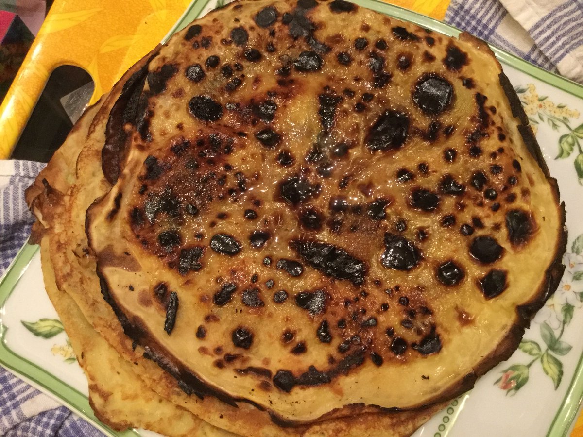 WaLheure1's tweet photo. Merdum j’ai trop salé ma pâte 😔 Avec la cassonade (sucre brun pour les non ch’ti) on dirait du caramel au beurre salé. .. mais sans beurre et sans caramel, donc bien meilleur 😉 https://t.co/2nEdWXCsJ3