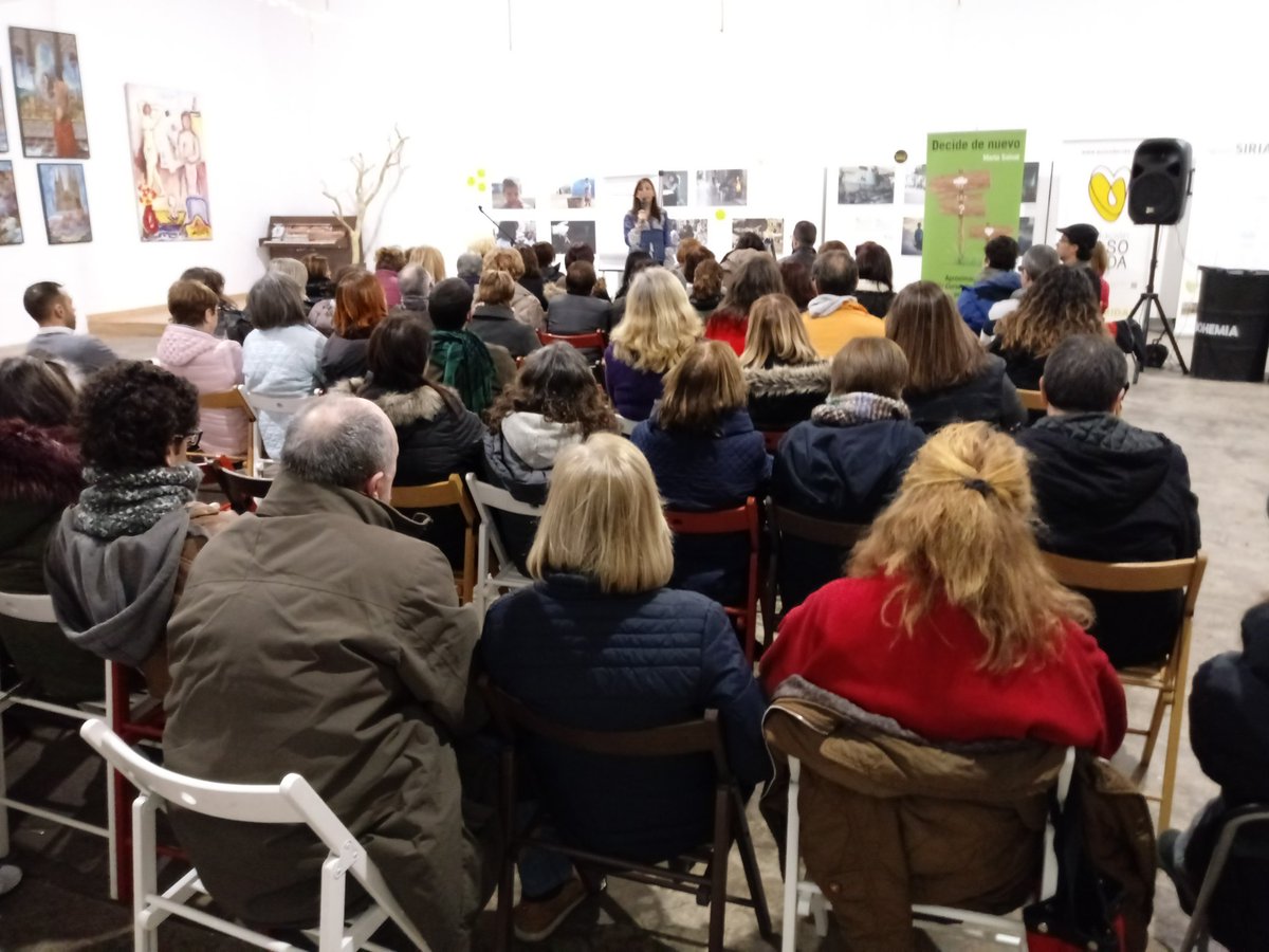 Muchos amigos esta tarde en La Bohemia durante la presentación del nuevo libro de <a href="/martasalvat/">Marta Salvat López</a>