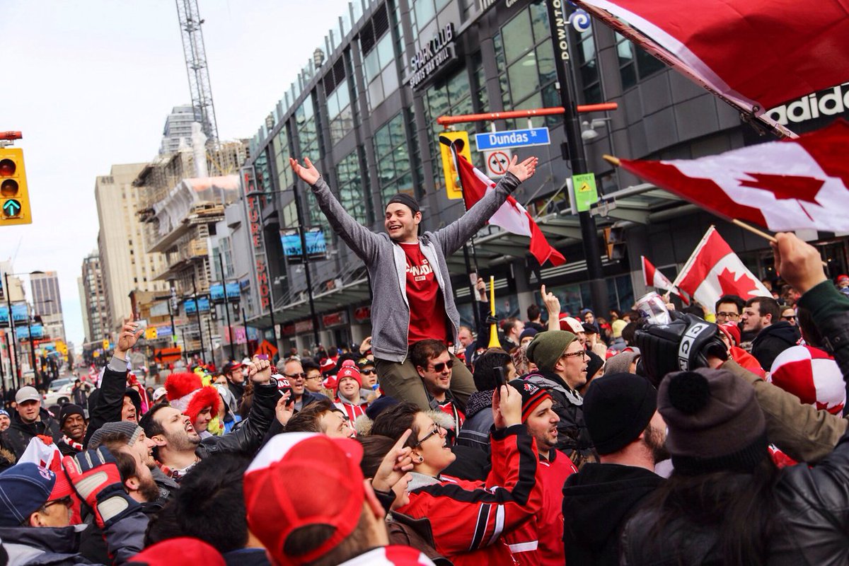 blogTO's tweet photo. #Toronto has agreed to allow bars to serve drinks starting at 7 a.m. https://t.co/Mmn4Q4xy44 https://t.co/1LNPfHH4dL