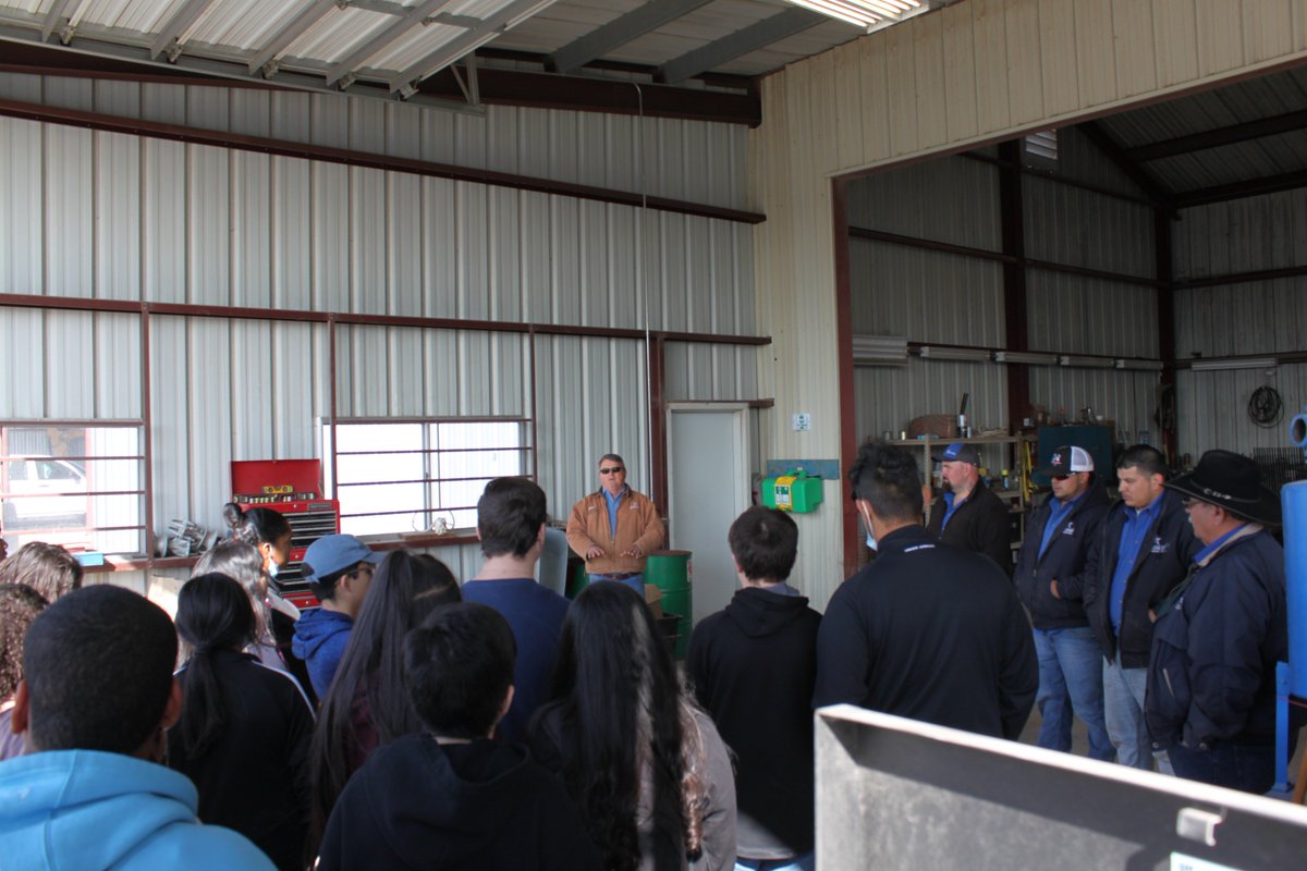 sanantonioriver's tweet photo. Our Utilities department enjoyed hosting students for the #sajobshadow program today! They learned the process for treating waste water including collections, operations and maintenance to help them understand how this process keeps the watershed safe, clean and enjoyable. https://t.co/ZRMFZqIBNH