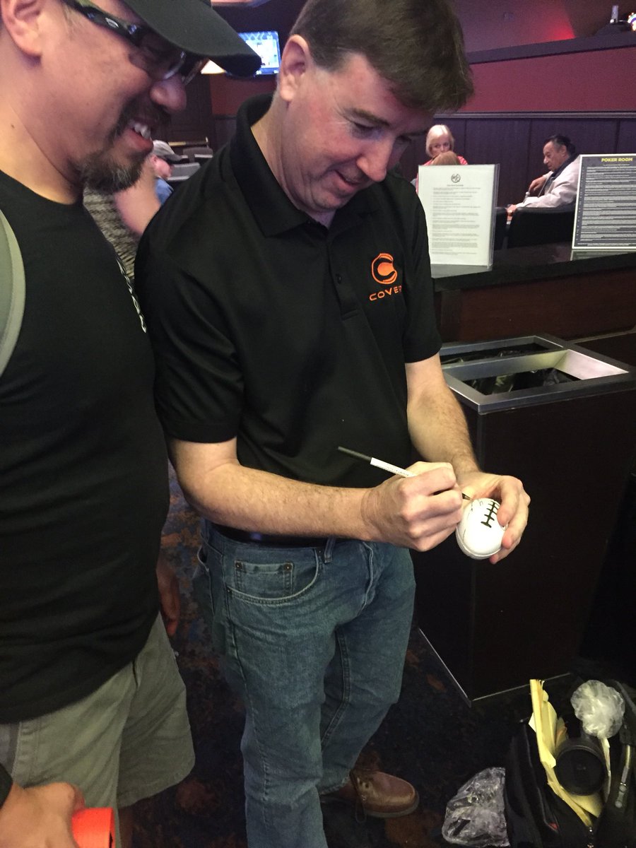 AndrewCaley23's tweet photo. .@Covers_Vegas is the real deal in these parts! @BmdSportsByron @Covers #firstautograph #IBetTheBigGame https://t.co/pSjllHwaLy