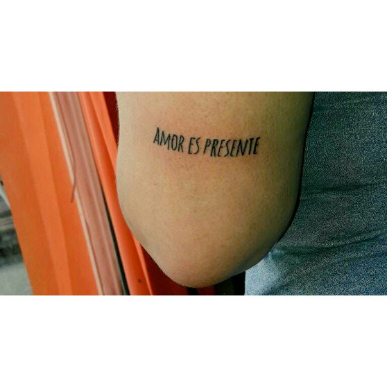 onlyofespos's tweet image. La musica es mágica❤ Que lindo es llevarte en mi piel 💉💕 #NoEstoySola #AmorEsPresente @laliespos @LaliMusica