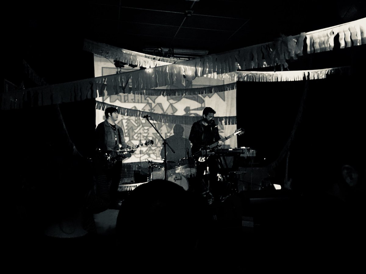 SalaBeGood's tweet photo. Els #losttapes obren la nit d’avui. Reverb i guitarres! https://t.co/7ZDXVUNgeb