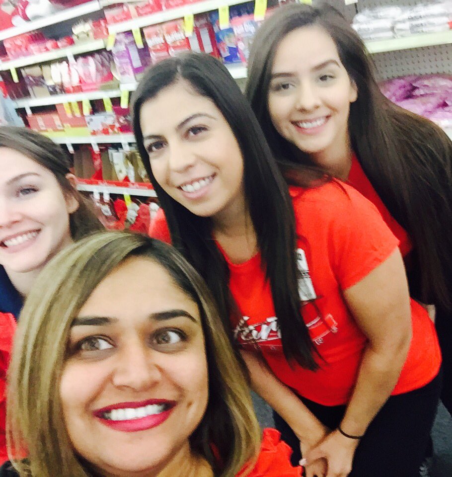 smdesai1230's tweet photo. Celebrating National Red Day! #GoWearRedDay #Supportingwomen #D3oneteam https://t.co/QhTTNuNIuN