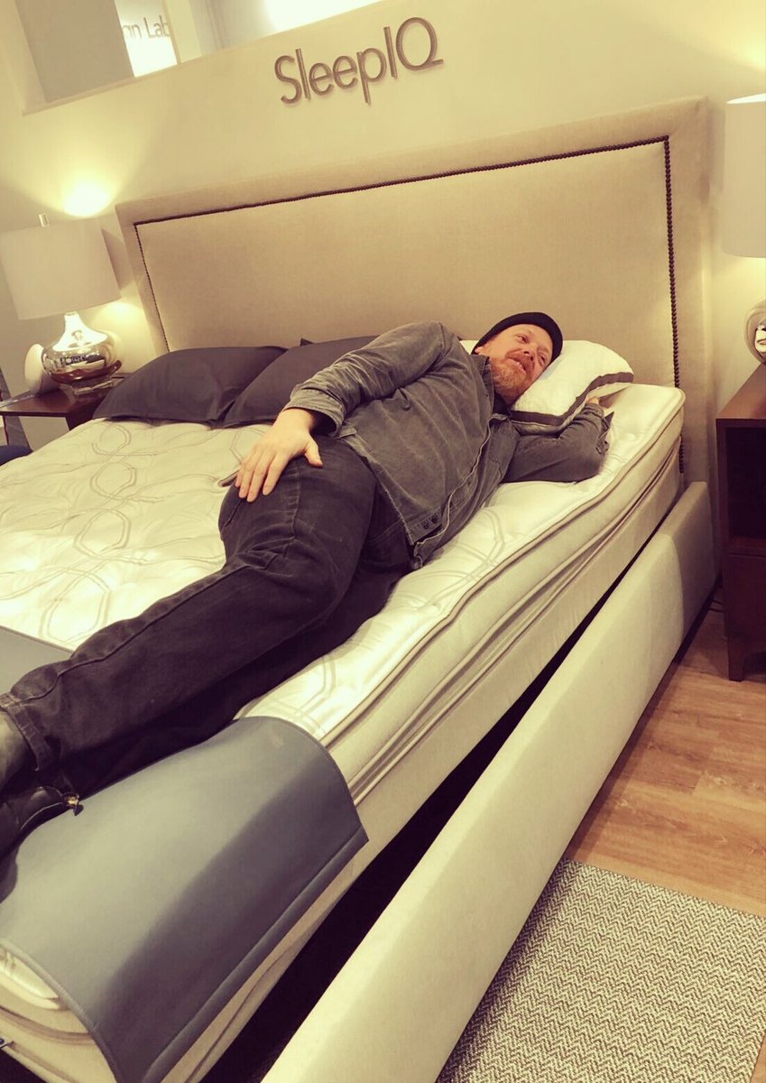 Valenomiya's tweet photo. #MySleepNumberStore so far your best choice!! #Ad #JustAddSleep https://t.co/huQTJTkGMQ