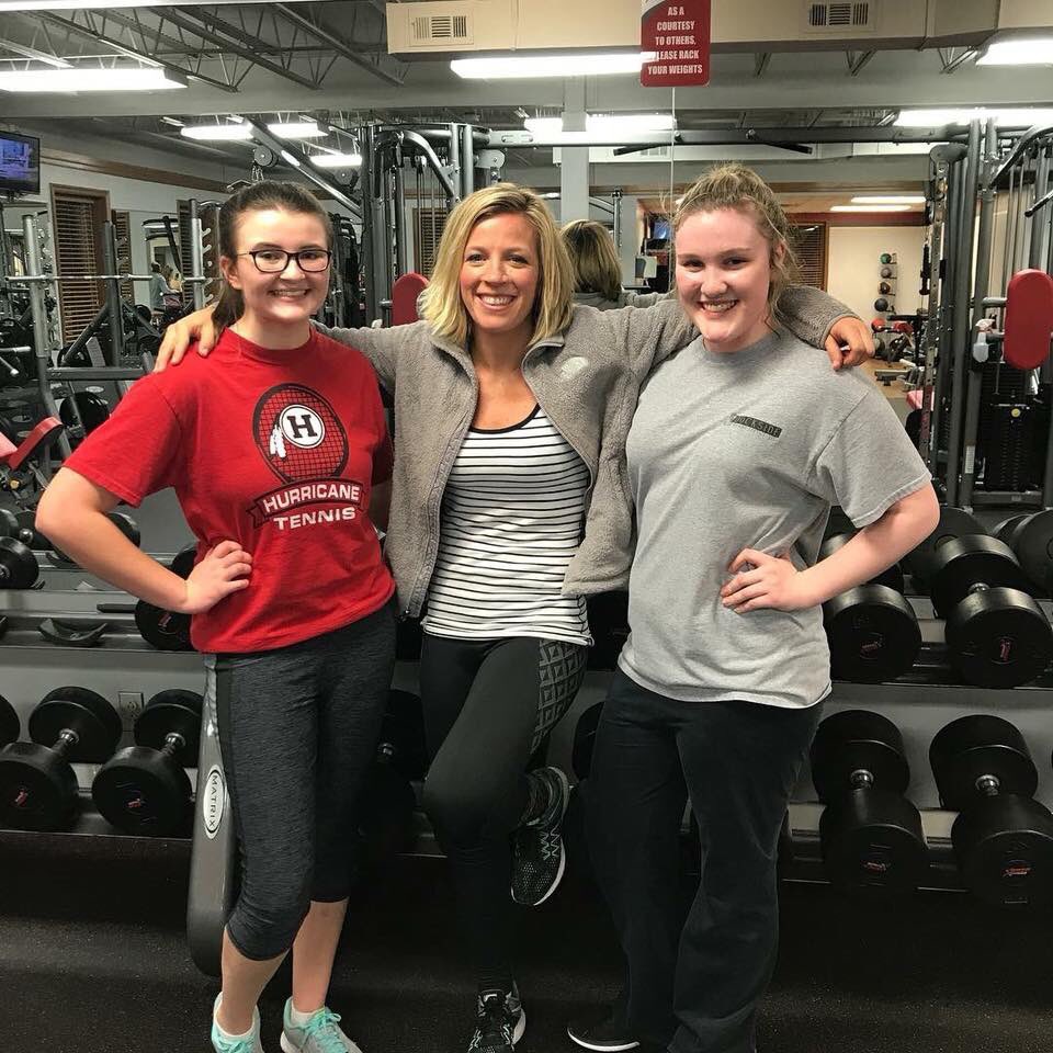 SnapFitnessWV's tweet photo. What an awesome trio we have here! 👩👩👧 working out is always better when you have a friend & the motivation from an awesome trainer! 💪☑️💥
#PersonalTraining #WorkoutBuddy #SNAPStrong #FriendsWhoWorkoutTogetherStayTogether #AnEricJTarrFamilyBusiness #CommitToYourFit https://t.co/RUiIXIFNdW