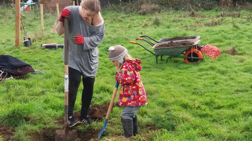 CornishBees's tweet photo. Thorne and Abby  planting a crab apple at the orchard funded by #bagsofhelp funding @Tesco_SouthWest@groundworkUK https://t.co/lgkJ0NQ962 https://t.co/TXjVW15Rw0