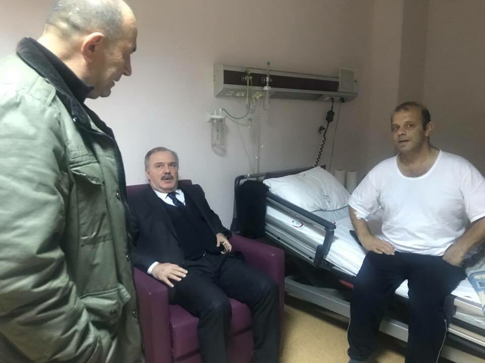 Sürmene Belediye Başkanımız Sayın Rahmi Üstün, Kanuni Eğitim ve Araştırma Hastanesinde tedavi görmekte olan Namık Kemal Öztürk, Osman Özden ve Gökhan Seymen’e geçmiş olsun ziyaretinde bulundu.

Tüm hastalarımıza Allah’tan acil şifalar dileriz.