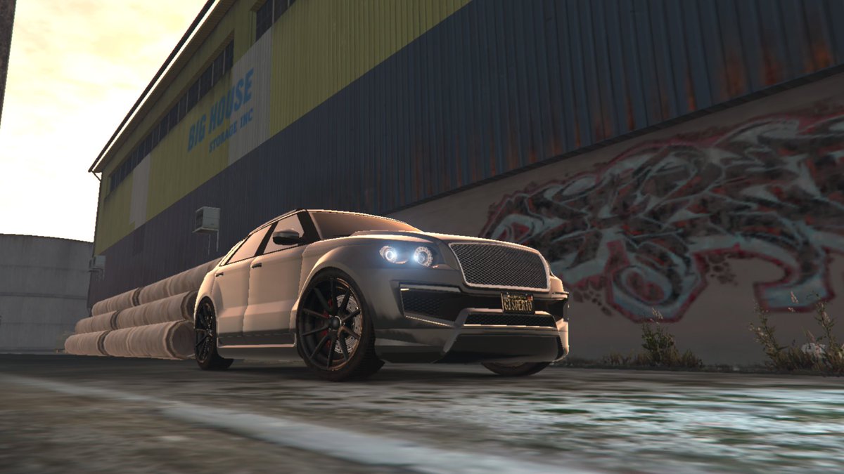 GisbertRP's tweet photo. Und wieder neigt sich ein langweiliger Tag dem Ende entgegen. Es ist schon hart, wenn man nicht wirklich arbeiten gehen kann und nur auf das nächste Kopfweh wartet... 🤕

#proj5 #gta5 #gtav #gtmp #gtarp #project5 https://t.co/cIrTEGHX1c