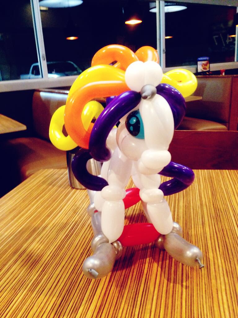 SupplySmart's tweet photo. Twisting #balloons🎈at the @ihop #balloonart #unicornballoon #unicorn #balloontwister #balloondecor #balloonsculpture #childrensparties #kidsentertaiment https://t.co/gjWOpmuYgO