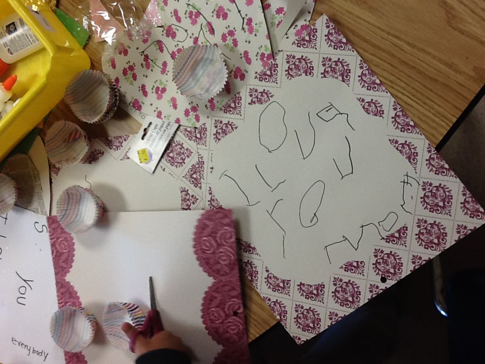 unityheadstart's tweet image. One of our friends plays in the same center everyday . Today he made his way to our center instead and wanted to write a letter!! So awesome to see #scpsi