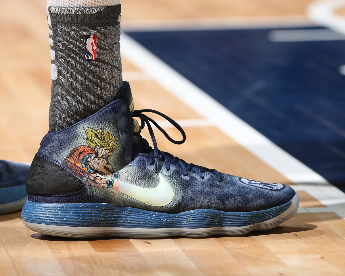 parallelecinico's tweet photo. Le scarpe che ha indossato @KarlTowns ieri notte.
#NBAtipo https://t.co/zwcxSEUZJN