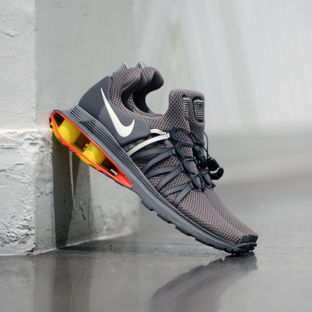 foot locker nike shox gravity