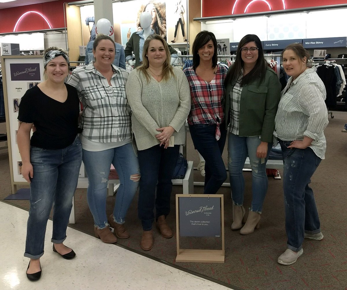 amy_tgt's tweet photo. Universal Thread is at the Dusky #fitsession #readytosell @buckeyeshaun @jennymeddles @ThatTylerHunt @Nicole_Harris1 @MeganLyons84 https://t.co/xfi1q0zVrV