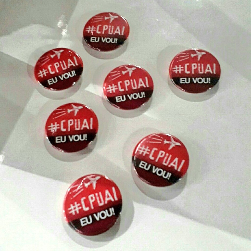 finit_mg's tweet photo. Quem tem um bottom nosso em mãos aqui na #CPBR11 para tirar foto e mandar pra gente? Valendo ingresso pra #CPUAI na #FINIT2018! https://t.co/YCRcPZbK9N