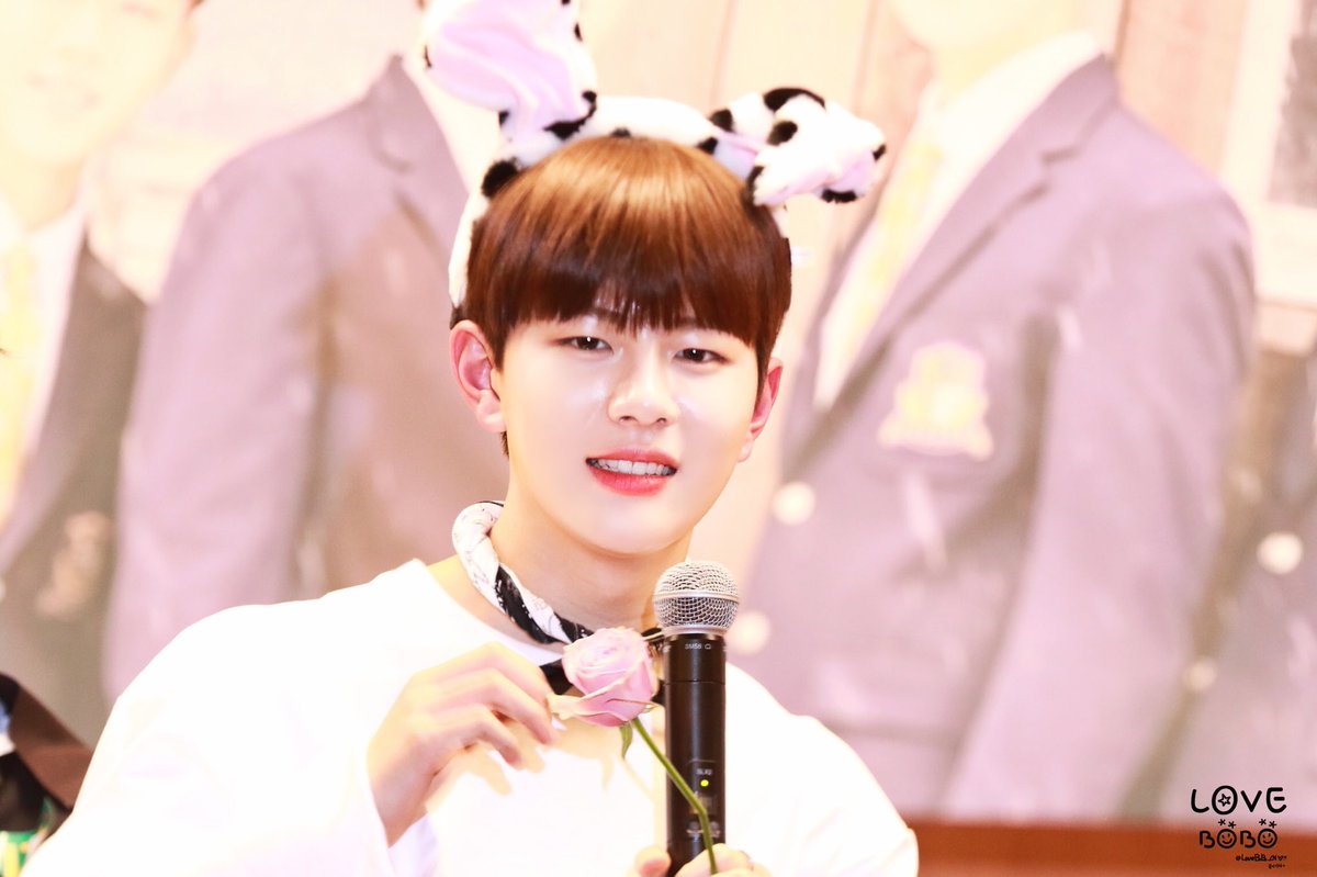 LoveBoBo_CN's tweet photo. 180202 당산 팬싸인회
😘😘😘😘😘😘😘😘😘😘😘
#보민 #최보민 #Bo_Min
#Golden_Child #골든차일드 https://t.co/GnzFMSXVdj