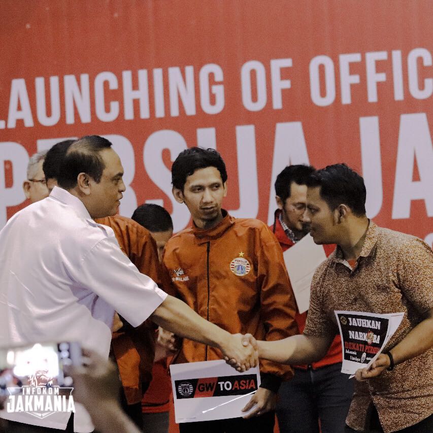 the Jakmania (@infokomjakmania) on Twitter photo Pemenang lomba spanduk.
Juara 1 korwil <a href="/JaKebonjeruk12/">Jakmania Republik Kebon Jeruk</a>, Juara 2 korwil <a href="/JakmaniaXMalank/">Jakmania X-Malank</a>, dan juara 3 korwil <a href="/Jak_UtanKayu/">Jakmania Utan Kayu</a>.
Hadiah secara simbolis diserahkan bapak Wakapolri Syafruddin kepada para pemenang. Selamat!!! Pemenang lomba spanduk.
Juara 1 korwil <a href="/JaKebonjeruk12/">Jakmania Republik Kebon Jeruk</a>, Juara 2 korwil <a href="/JakmaniaXMalank/">Jakmania X-Malank</a>, dan juara 3 korwil <a href="/Jak_UtanKayu/">Jakmania Utan Kayu</a>.
Hadiah secara simbolis diserahkan bapak Wakapolri Syafruddin kepada para pemenang. Selamat!!!