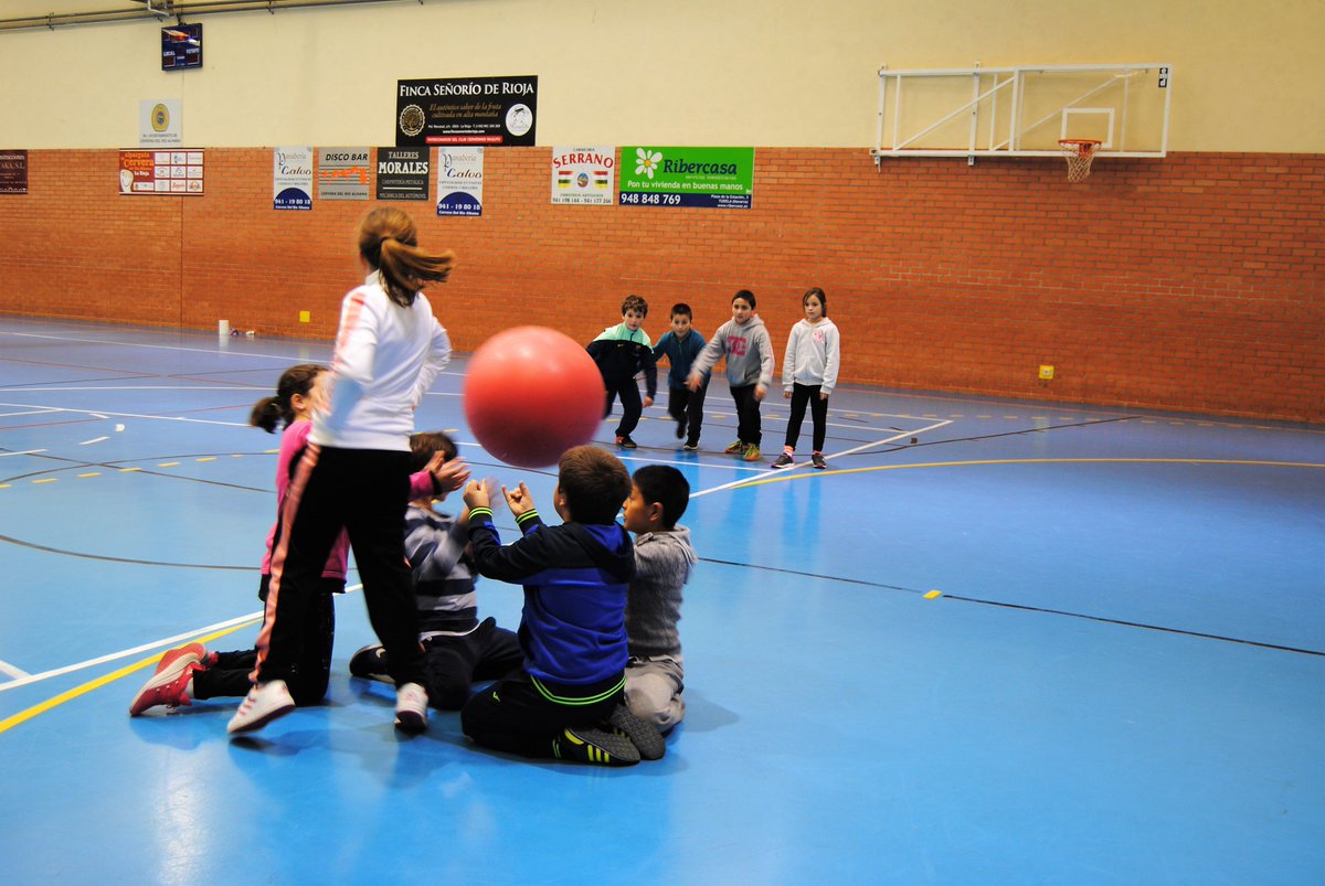 OrtegahOrtega's tweet photo. Los alumnos de 3º E.P. de  #Cervera #LaRioja han conocido el @baloncodo 
#educación #edufis #frikimefs #EF1hdiaria #PhysEd #BeActive @ConOtraCLASE @lacajonera @alvarogar30 @AADedufis @Abramchu @clari_mtez @lariojacom @lariojaorg @cifelarioja https://t.co/62jCuiwe7k
