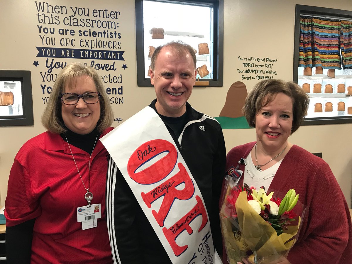 tamidee65's tweet photo. Congratulations Humanitarian of the Year, Mr. Wardrup! #oreowlsrock #ORConnects @OREWardrup https://t.co/XKI2jXYxSJ