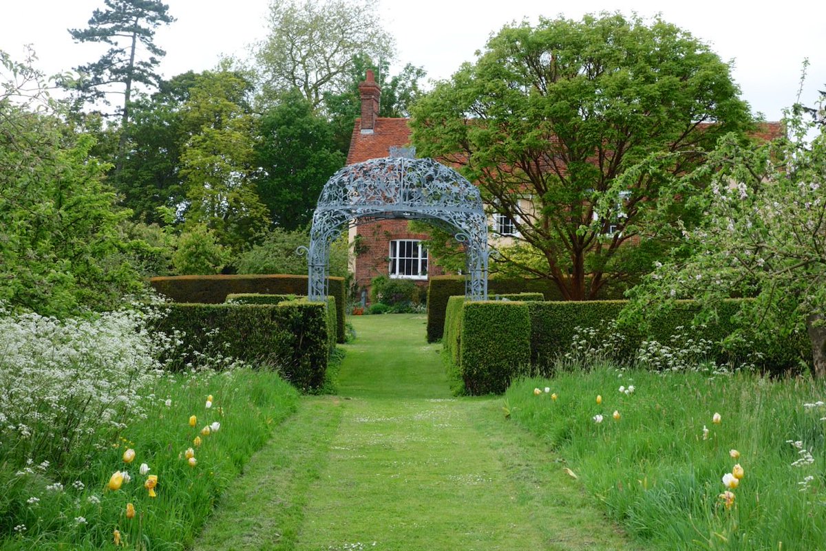 So pleased to read in March @TEGmagazine an article on #FeeringburyManor. A treasure trove of a garden which opens every Thurs & Fri from 5th April to 27th July 9am to 4pm @CoodeAdams @BenCoodeAdams