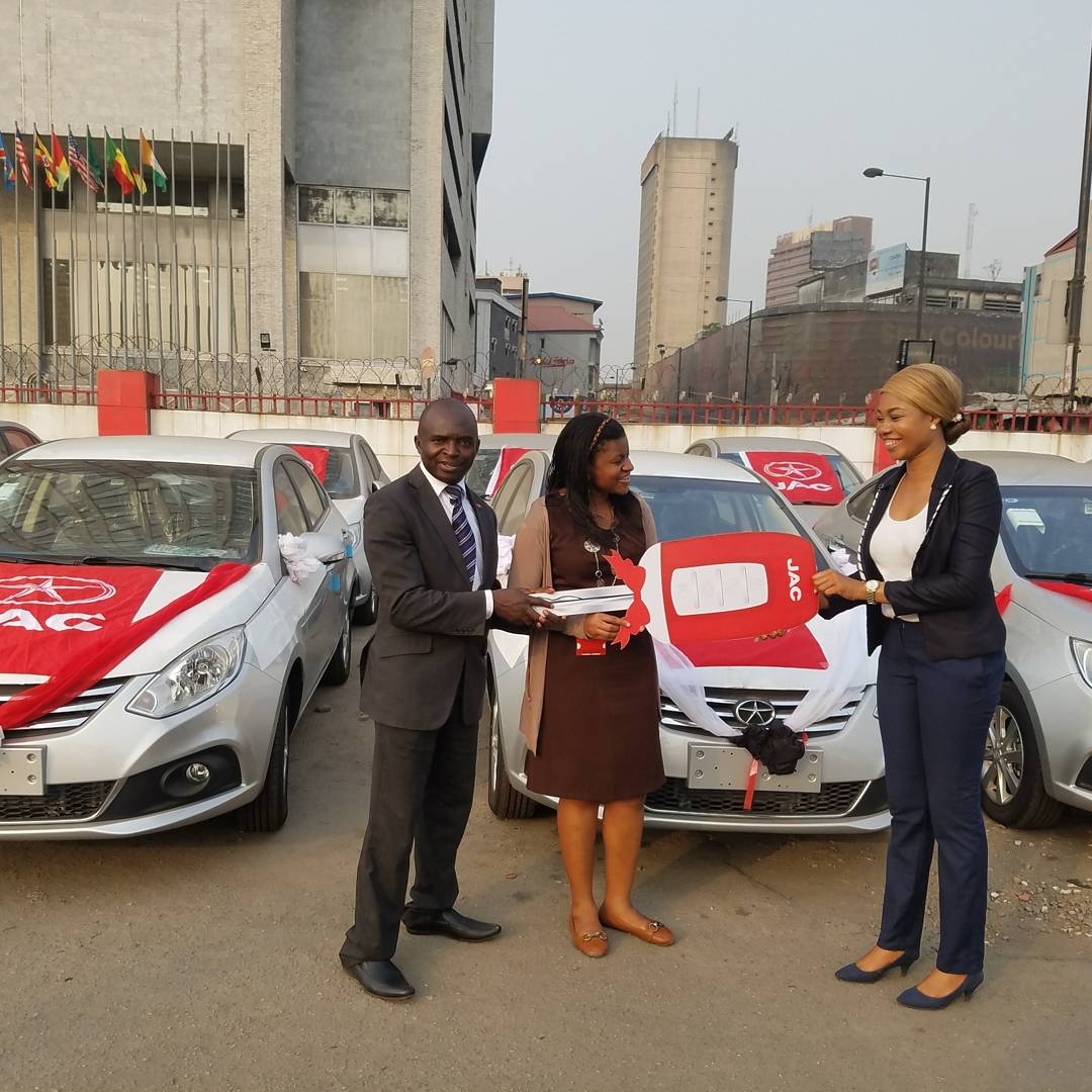 JACMotorsngr's tweet photo. JAC J4 takes you further into your journey, look no further and let elizade autoland take care of u, @UBAGroup
#fleetdelivery #JAC #J4 #qualitycars #happycustomer😁
#UBAdeliveryceremony
#DONTSTOPYOURDRIVE
#Elizadeautoland😊 https://t.co/bWk36D3q7m