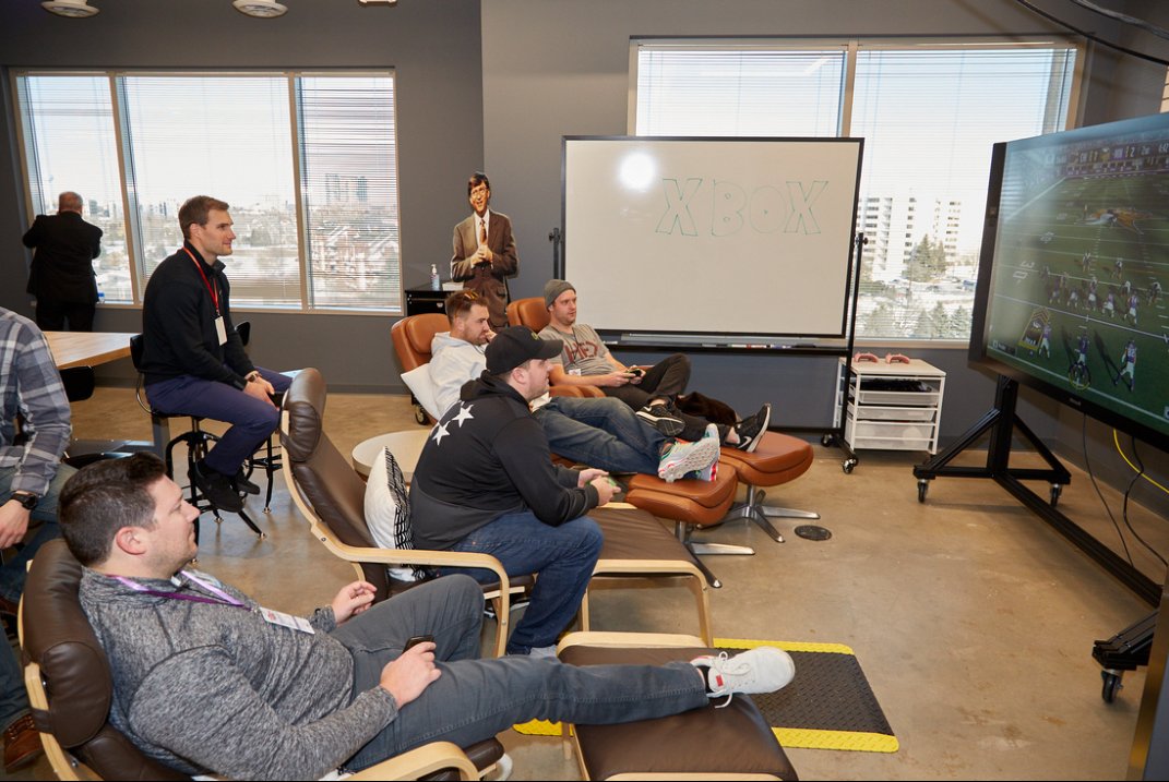 MnBizMag's tweet photo. .@Microsoft Technology Center connecting sports &amp; business during #SuperBowl week, including today's @Brand_Innovator's #BiSummit: https://t.co/k4LQLaZpEf https://t.co/PnHi0bnyIE