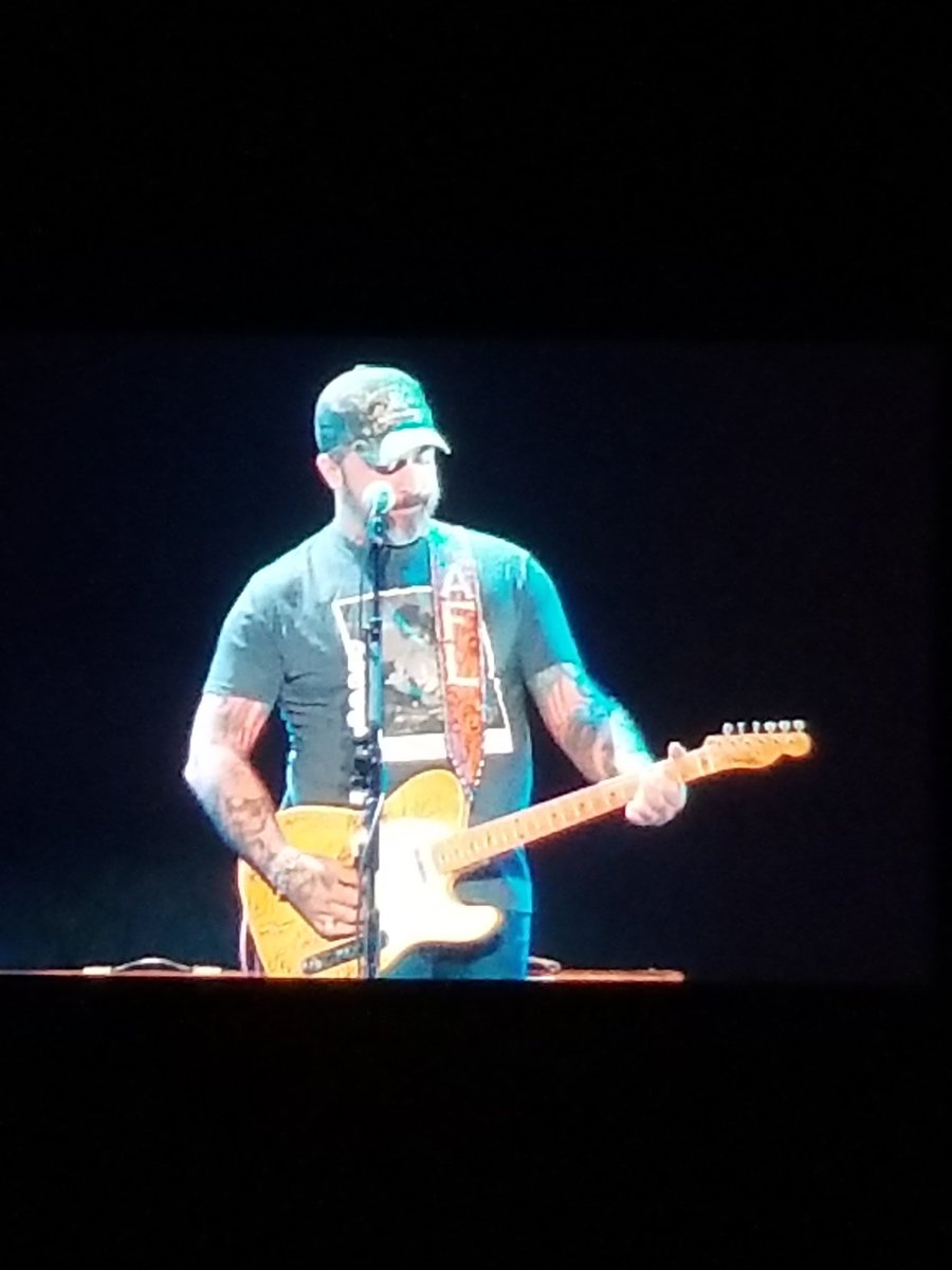 mstweety39's tweet image. I have no voice..1 hell of a concert!! @imjoshphillips @Aaronlewismusic @BrantleyGilbert #TheOnesThatLikeMe tour!!
