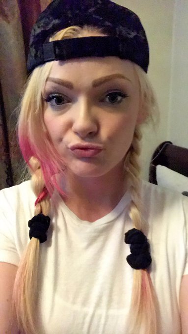 Chyeaaaa boiiii https://t.co/BwwleurW4F<a href="/tag/zoeypaige"class="tags"><span>#zoeypaige</span></a>