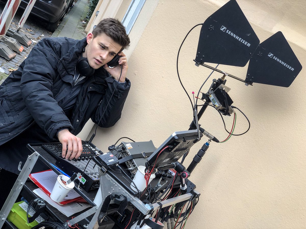 PMoelleken's tweet photo. SOUND ROLLING!! 😜🎧🎚🎬
@SonyPicturesDE @RTLde @Sennheiser_D
#NewDJonSet #Lifelines #Lifelin esSerie #SonyPictures #SPFFP #RTL #Sennheiser #SoundEngineer #Köln #Cologne https://t.co/3qWRX4t0ne