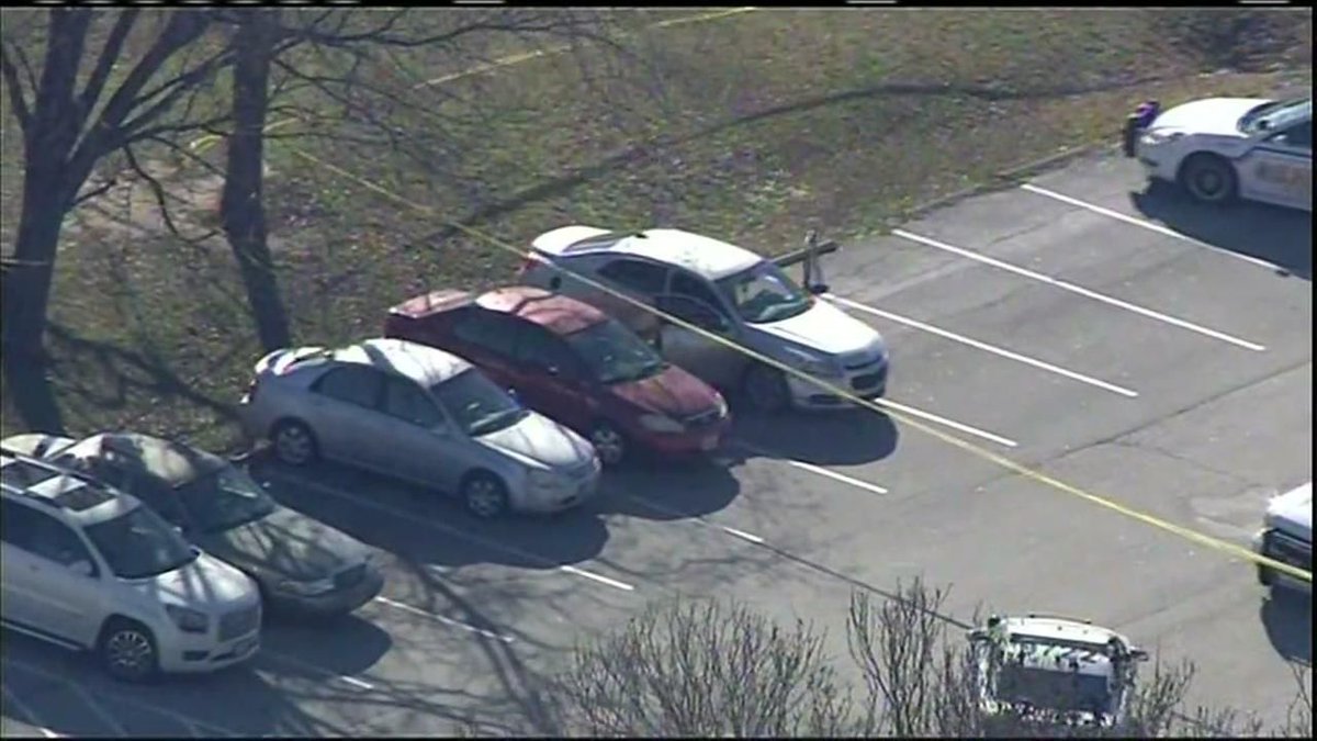 SOFPROTECTIONS's tweet image. DEPUTY KILLS ROBBERY SUSPECT

#NEEDFORSECURITY

buff.ly/2DVRNc5