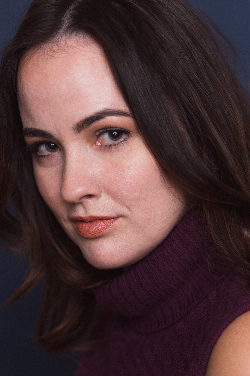 KyleCStyles's tweet photo. So in love with this deep autumn color on my beautiful client and friend @MsVanessaLeigh!
PC: @ElizAnWeis #actor #actorslife #stylist #KyleCStyles #KnowYourLook #headshots #smallbusiness #beauty https://t.co/6x2qJCpeOJ