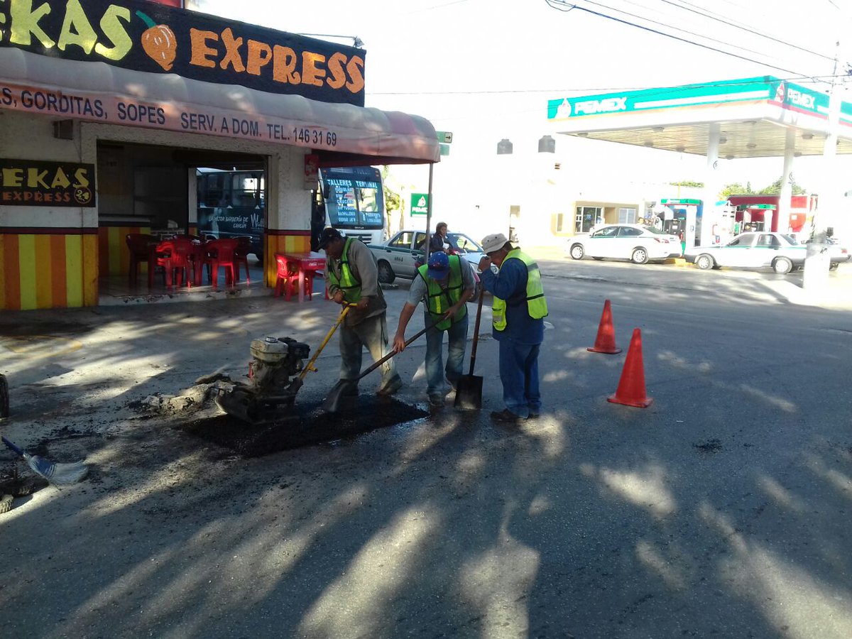 SerPublicosBj's tweet photo. #BrigadasVerdes se encuentran trabajando en el mantenimiento de vialidades en la Sm. 101, Av. 127  #NoPararemos✅

@rembertoestrada @RogerEspinosaR @jlcgcachorro @manolomprieto @AytoCancun https://t.co/uzAvhWU90Y