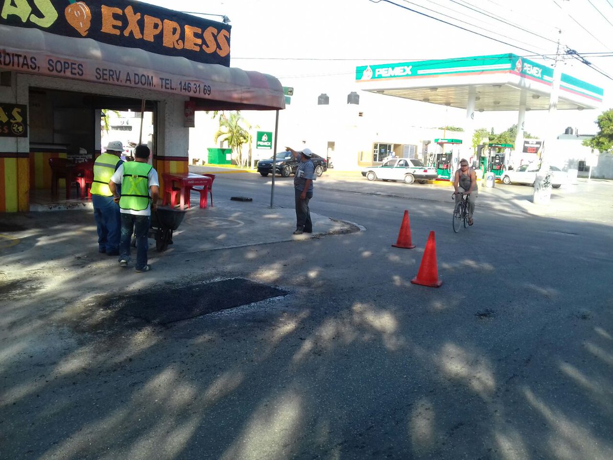 #BrigadasVerdes se encuentran trabajando en el mantenimiento de vialidades en la Sm. 101, Av. 127  #NoPararemos✅

<a href="/rembertoestrada/">Remberto Estrada</a> <a href="/RogerEspinosaR/">Roger EsPro</a> <a href="/jlcgcachorro/">jlcg cachorro</a> <a href="/manolomprieto/">manuel prieto loera</a> <a href="/AytoCancun/">Ayto Benito Juárez</a>