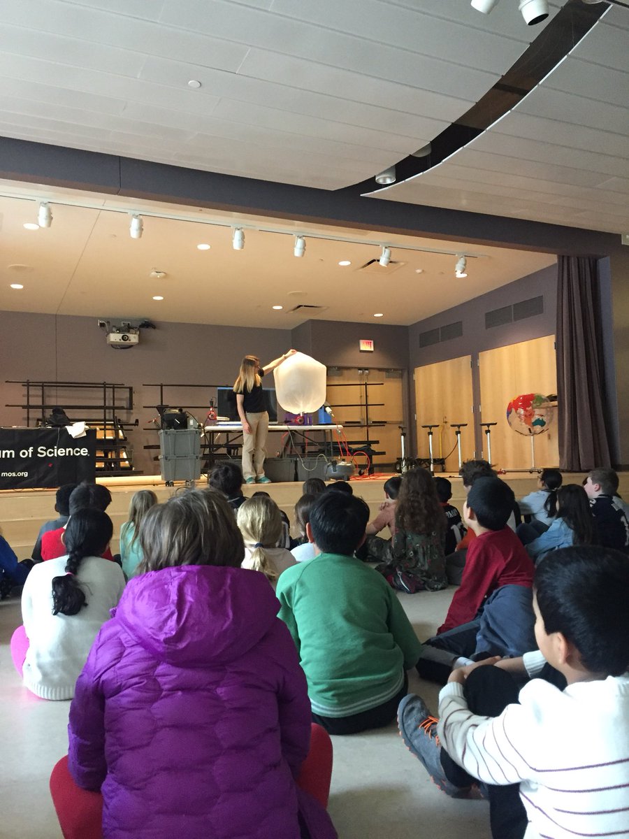 LaTronicaGrade3's tweet photo. Learning about Wind, Water, and Temperature from the @museumofscience #estabrookschool #scientistsatwork https://t.co/KgK47Xs7Tl