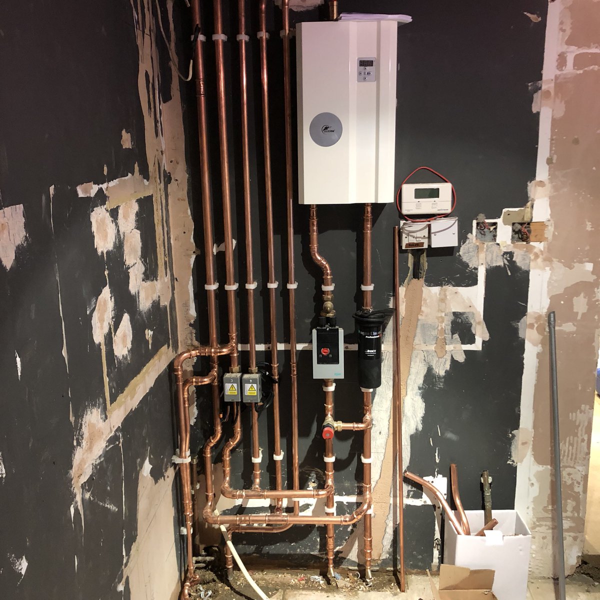 AtnPlumb's tweet photo. First electric boiler I’ve done, wasn’t much commissioning tho!!  @ADEY_Pro @GeberitUK  @UKTalon @honeywell @WolseleyUK @WiloUK https://t.co/IQ6YZWOUrH