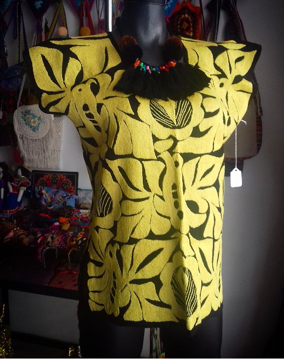 catedralboutiq's tweet photo. Blusa negra bordado mazateco tupido del estado de Oaxaca, luce hermosa y original combínala con lo que quieras! 
visítanos en Rodolfo Gómez # 108 col. Emiliano Zapata y Agustín Rodríguez Centro Puerto Vallarta.
#modamexicana #hechoamano #hechoenmexico #artesanosmexicanos https://t.co/t6NW3dCev7