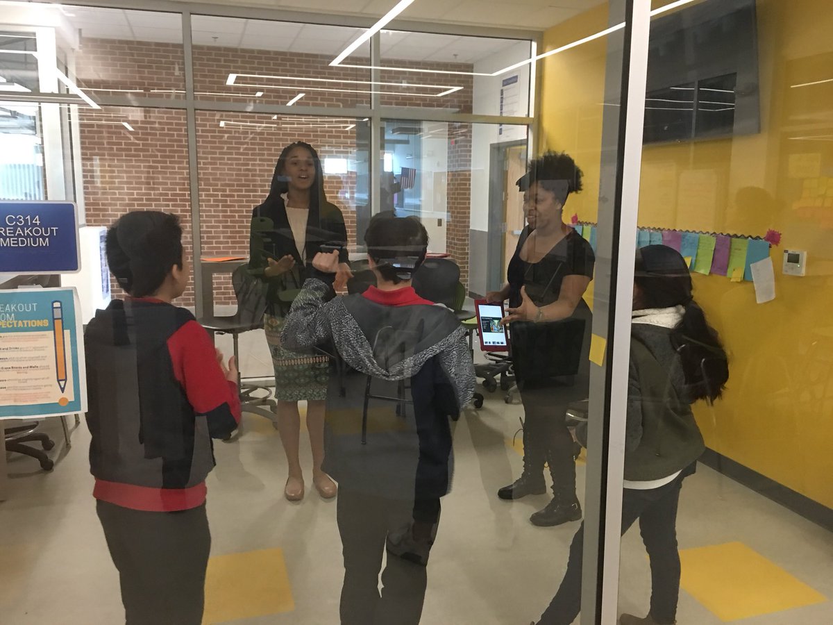 Ti10Conner's tweet photo. Today Manor New Tech High School Students Collaborated with New Tech Middle to encourage literacy and religious tolerance amongst youth through a reading of children’s books authored by New Tech High Students! https://t.co/wKe4C1Dfv8