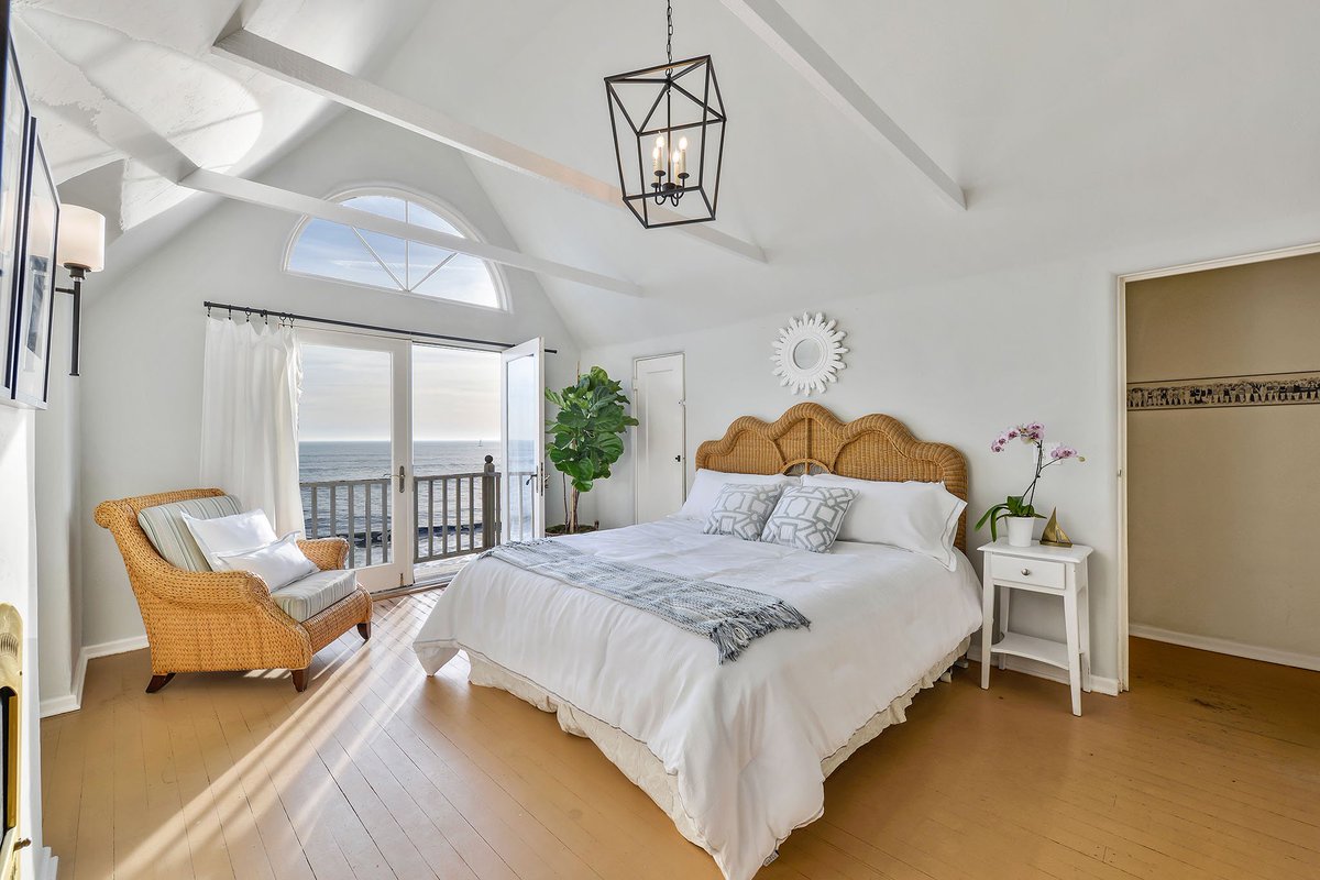 OpenHomesPhoto's tweet photo. Calling a home “iconic” is a bold statement from a confident real estate brokerage knowing they’re offering one of the most alluring whimsical architectural homes seen in Santa Cruz County. 101 18th Ave, #SantaCruz - Pres by Ben Strock - https://t.co/hFBujvfybu #OpenHouse https://t.co/PrWcMFAUho