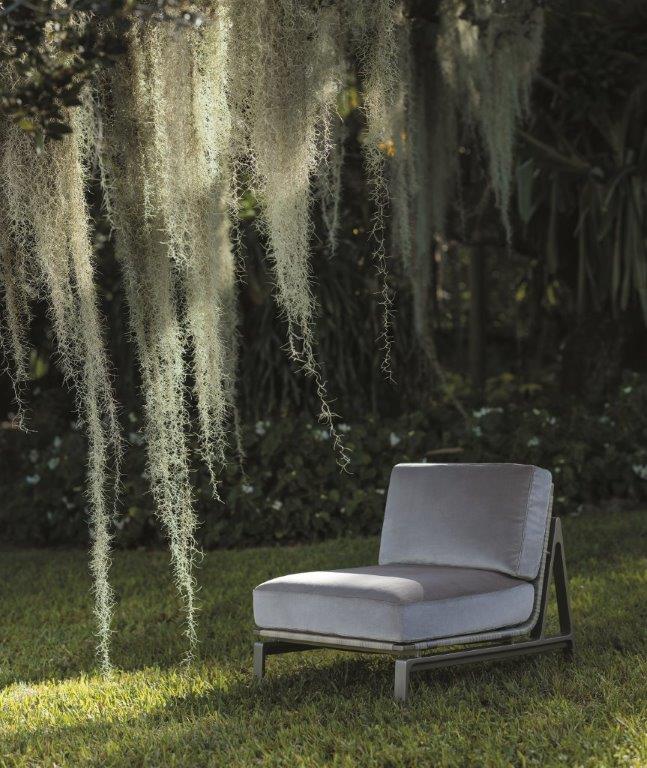 HollyHuntDesign's tweet photo. Spring is coming in 6 weeks!  The Manta Ray Lounge Chair's fluidity and ample cushioning invites relaxation.  New pearl finish coming soon to this lounge chair and our #HOLLYHUNTOutdoor Collection.  #HOLLYHUNT  #HOLLYHUNTStudio #moraycollection #Modern #Design #Style #Luxury https://t.co/yG9OMi1v69