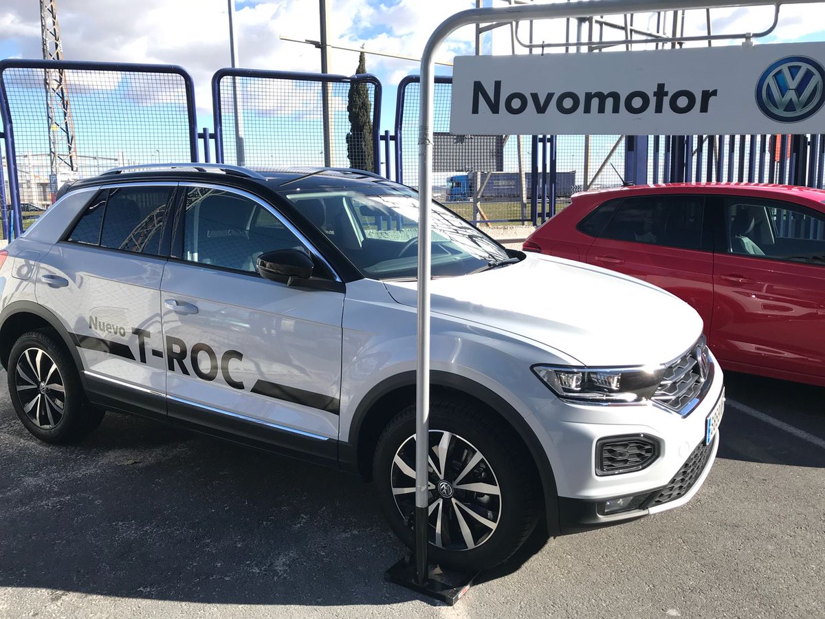 VWMConde's tweet photo. En menos de 2 horas comienza el 2° Circuito Sp Novomotor Varlion 2018 y ya tenemos casi casi todo preparado.
¡¡Nos vemos en las pistas!!.
@senoriodelpadel @VARLIONBRAND #circuitospnovomotorvarlion #novomotor #illescas #padel #tennis #deporte https://t.co/Cjf62ENtTc