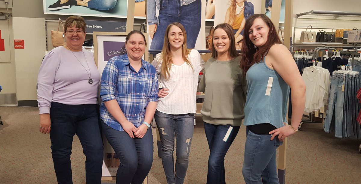 JaclynMHill's tweet photo. Loving our new brand, Universal Thread!!! #T1515 #R100FindYourFit https://t.co/8OVC10oaMS