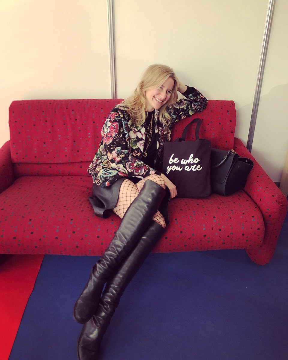 marialeonstyle's tweet photo. #Bewhoyouare #Marialeonstyle en @simofsevilla #Sevilla #modaespañola #madeinspain #SpainandStyle 🐞❤️💃 https://t.co/Iqf3ish97q