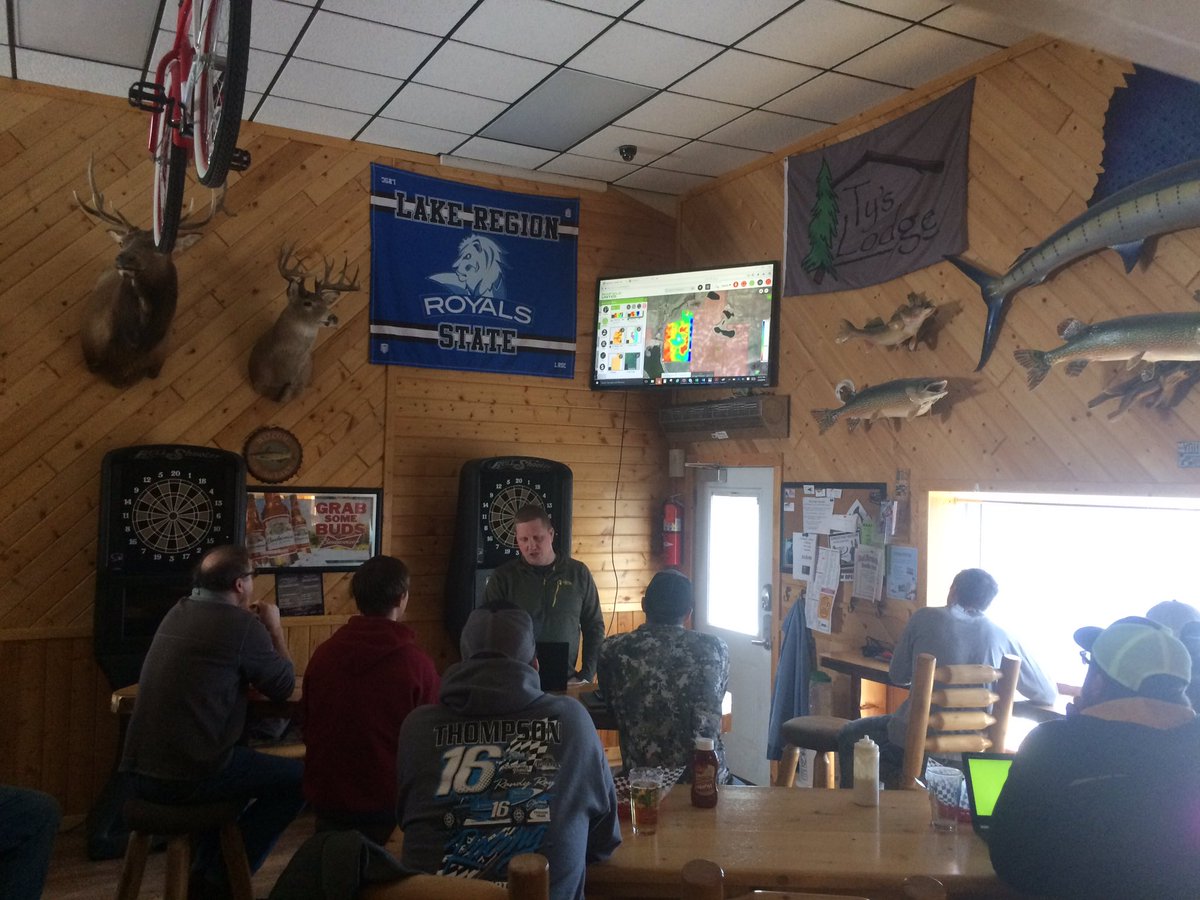 CROPLANseed's tweet image. @JustinRisovi going through making VR maps using @WinFieldUnited R7 Tool. Tronson Grain our host at Ty&apos;s Lodge #AnswerTech