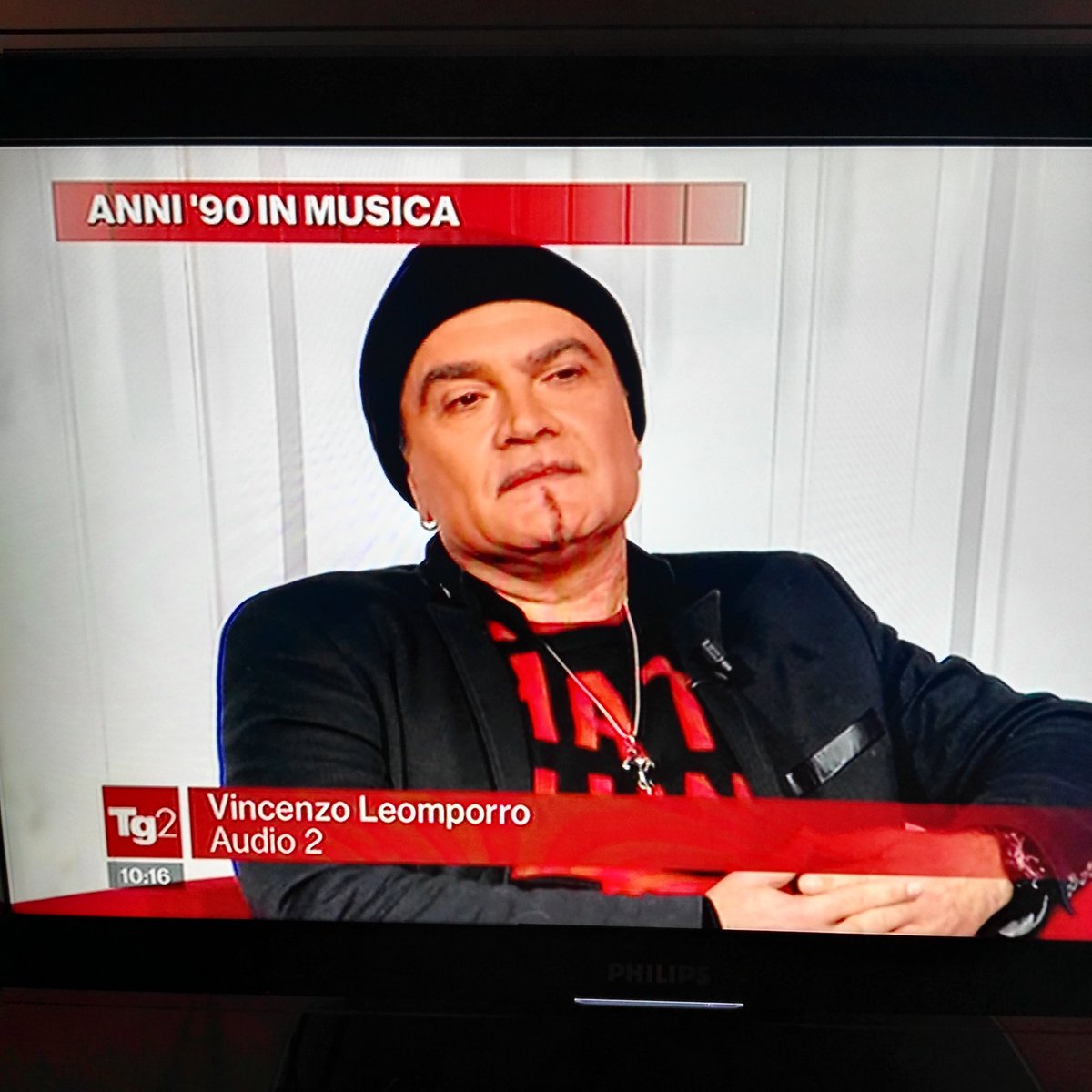 audio2enzo's tweet photo. Tg2 special anni 90 audio2 https://t.co/RmgDnCzhZc