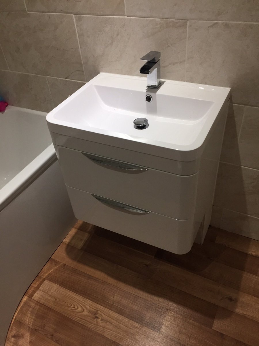 Stuo81's tweet photo. Dont believe @Victorianplumb 10 year guarantee. Sink has developed a crack &amp; leaks after 2.5 yrs they won't help as it wasn't notified in 30 days?!
#customerservice #needhelp #bathrooms #complaint https://t.co/kux5pgp2UM