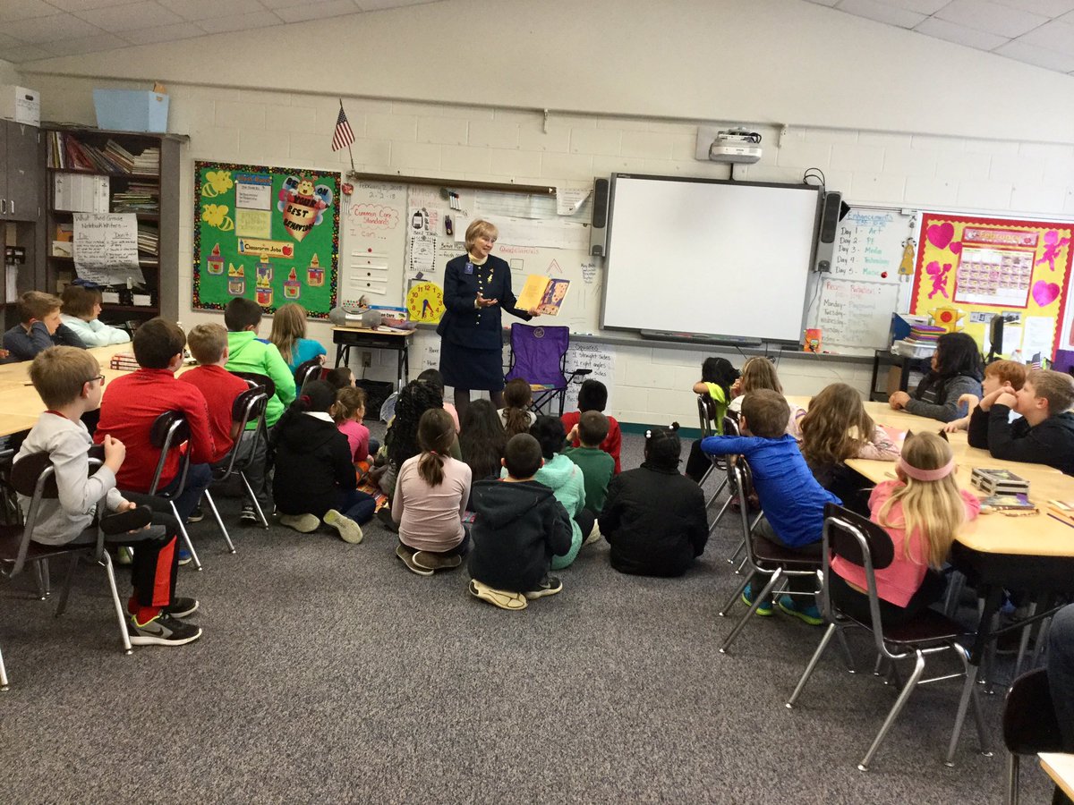 Thanks to Dr. Peggy Smith for coming to read to our 3rd Grade dragonflies for #WorldReadAloudDay2018!  #DrSeuss #DRESpride <a href="/DixonRoadElem/">DixonRoadDragonflies</a>